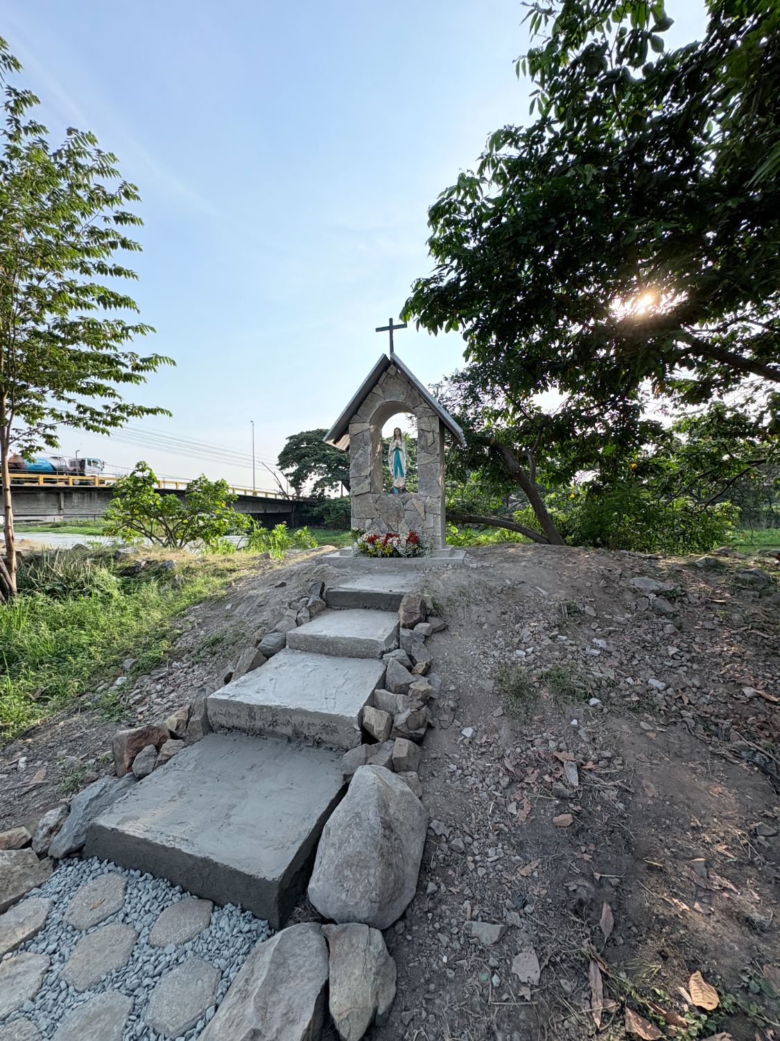 La gruta de Nuestra Señora del Rosario terminada en El Rosario