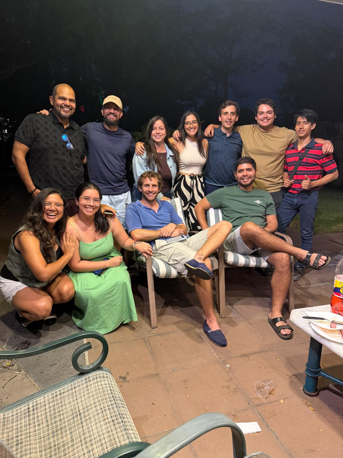 El equipo misionero reunido al final de una jornada
